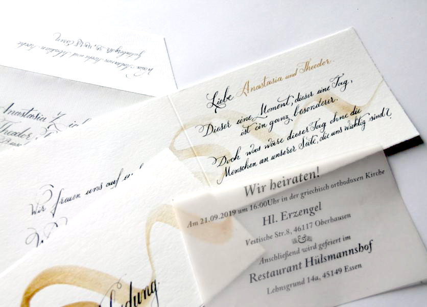 individuelle Einladungskarten für Ihre Hochzeit. Liebevoll per Hand kalligraphiert auf edlem Büttenpapier undtransparenten  Pergament.