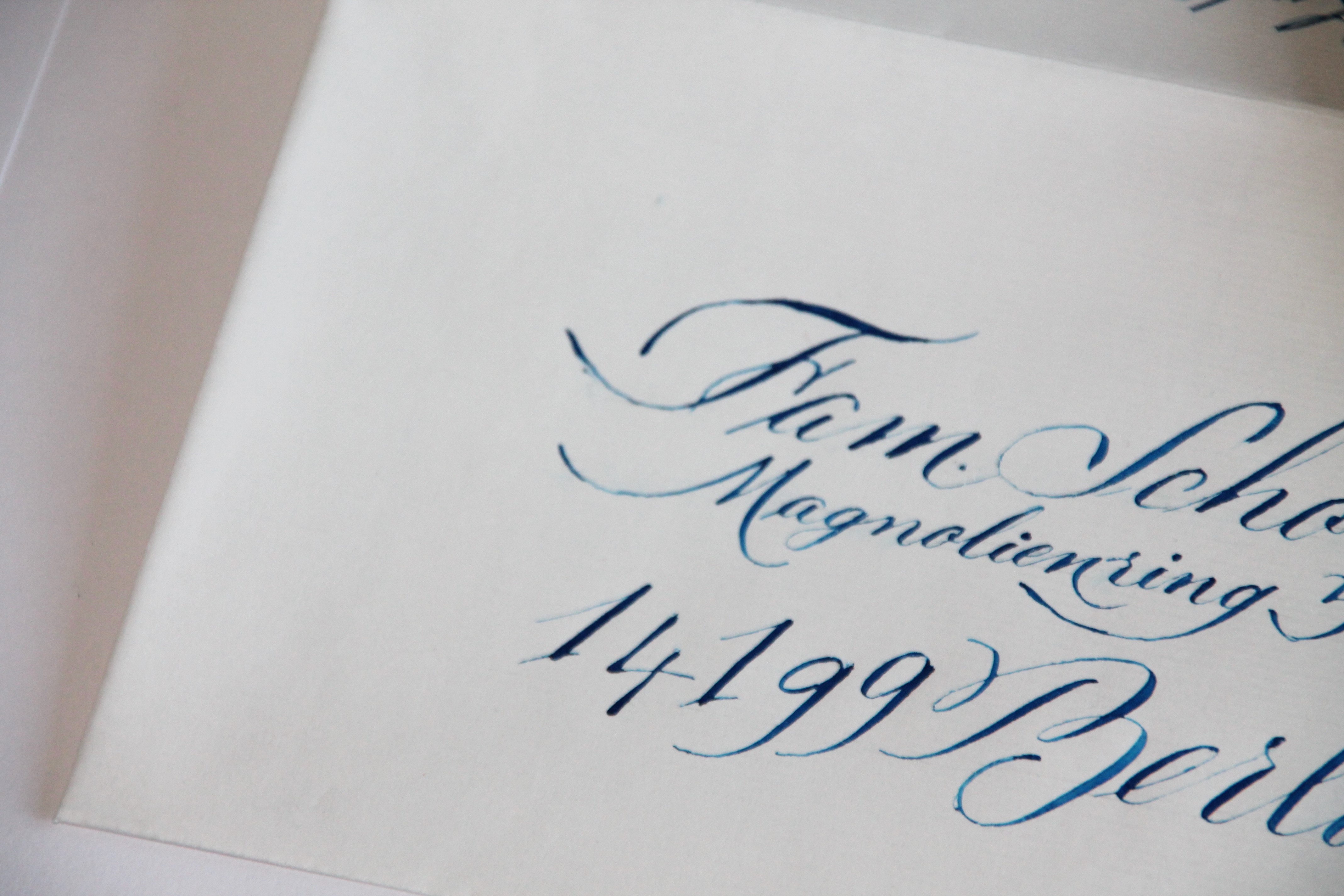 handkalligraphierte Kuverts Briefumschläge von JK Kalligraphie Kühn für unvergessliche Hochzeiten, wichtige Kunden und Unternehmensveranstaltungen, ...